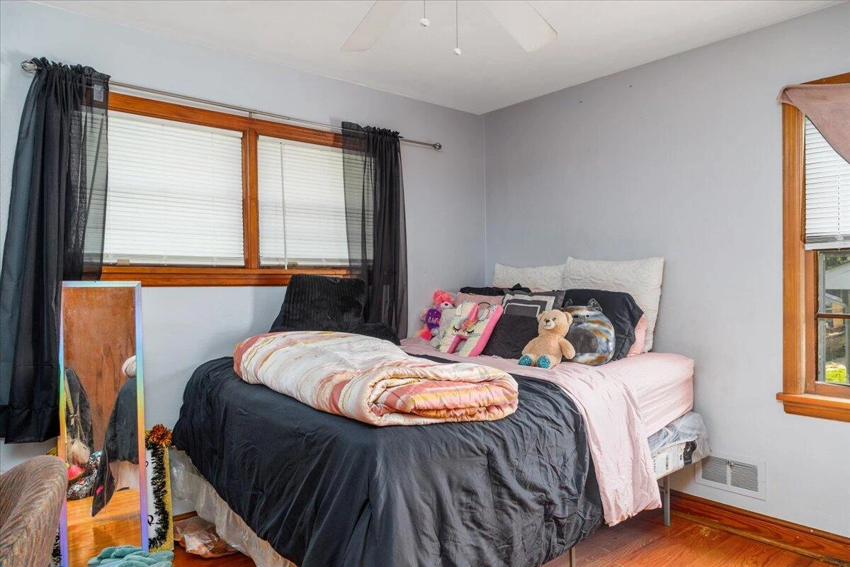 1829 Court ST - Photo 17