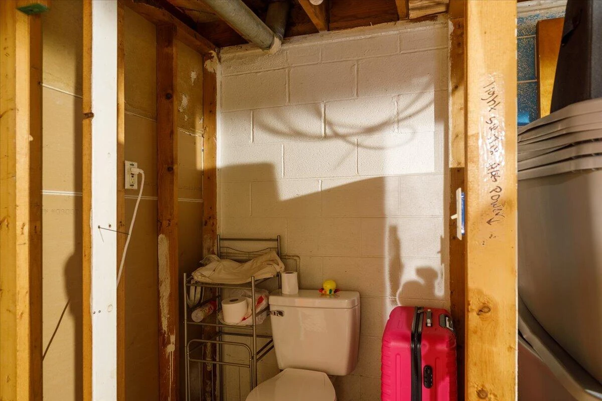 1829 Court ST - Photo 21