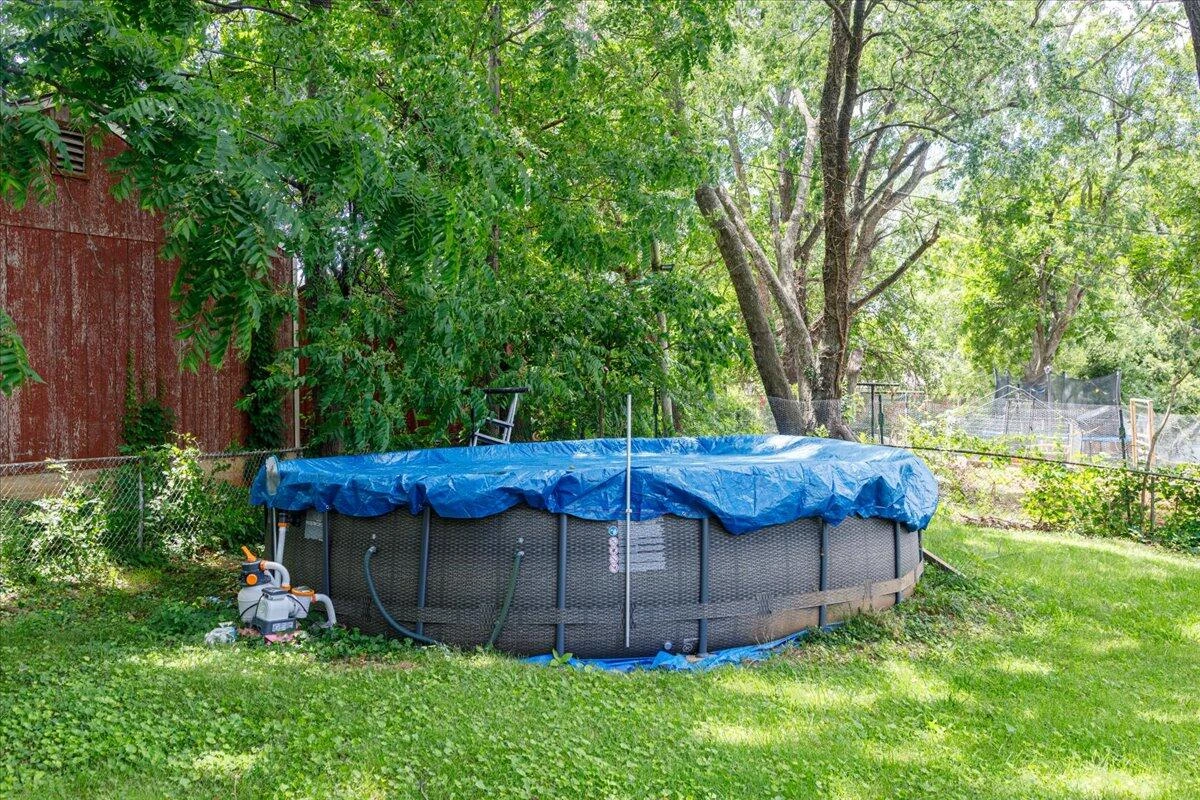 1829 Court ST - Photo 26