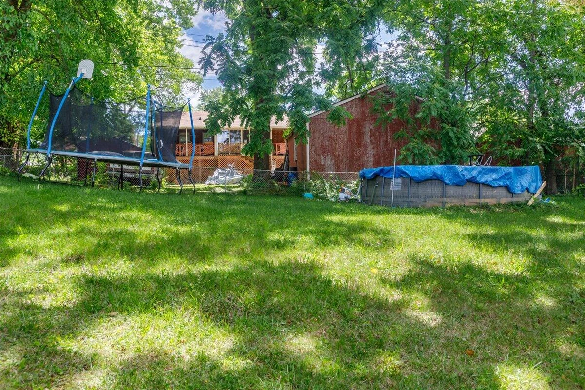 1829 Court ST - Photo 27