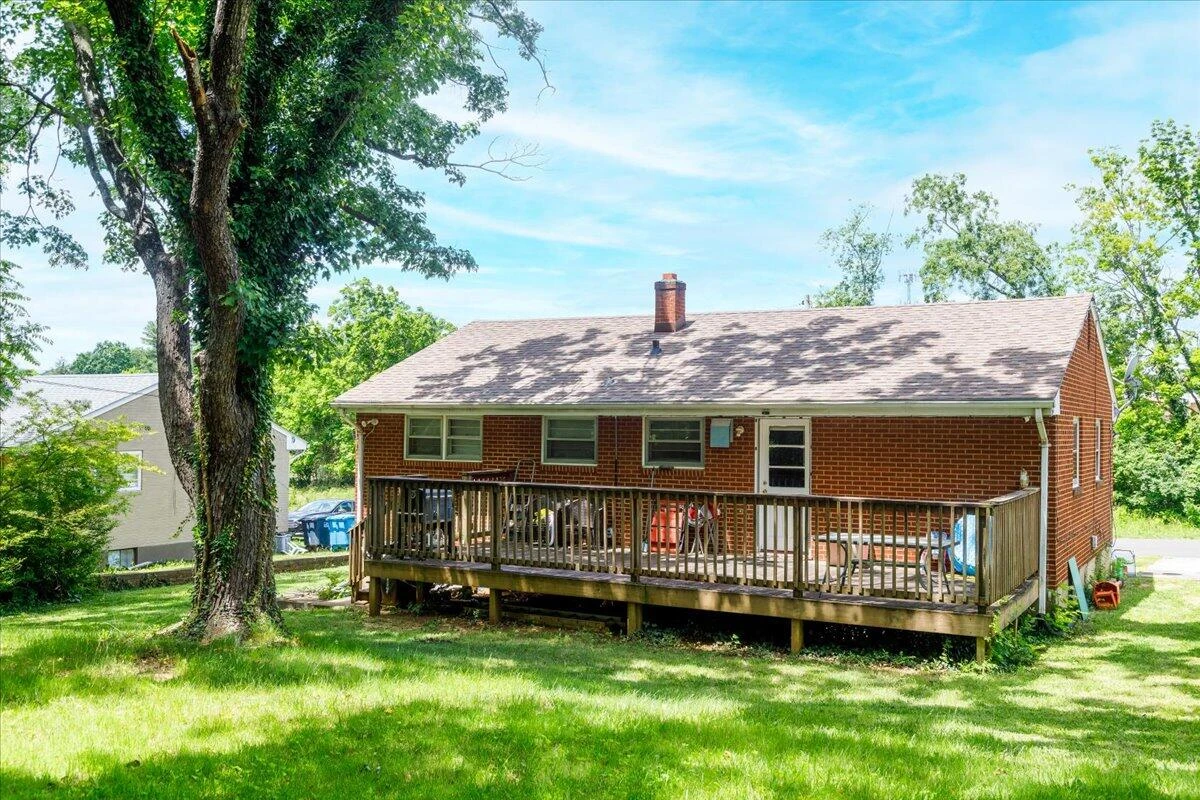 1829 Court ST - Photo 28