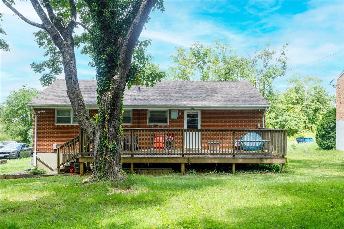 1829 Court ST - Photo 29