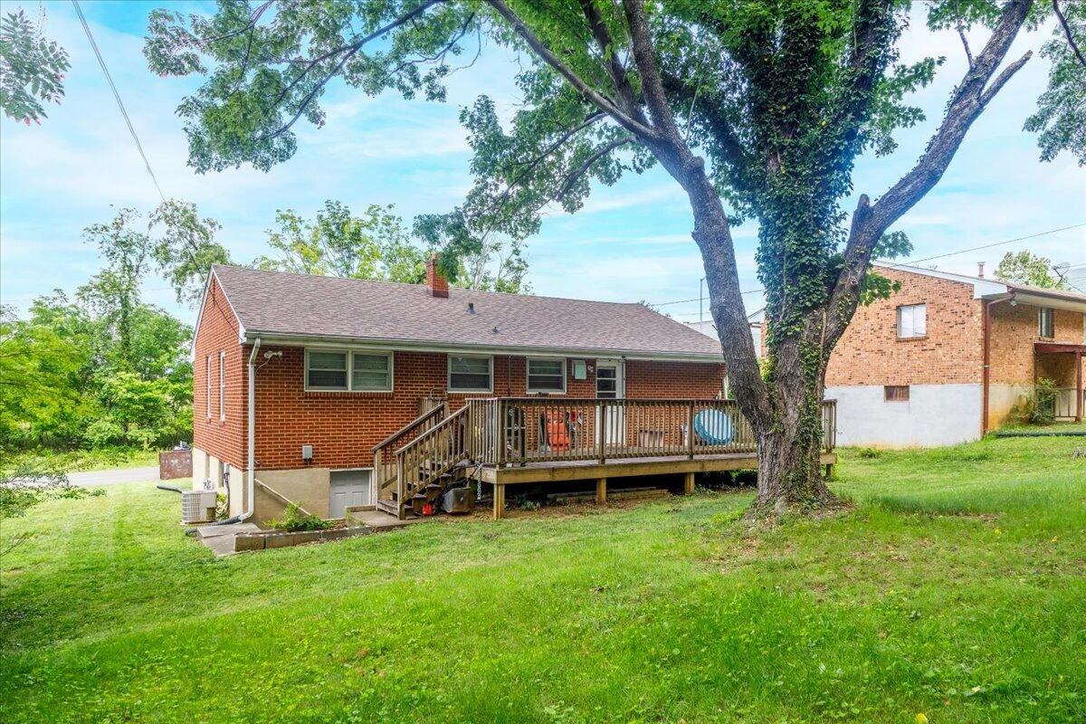 1829 Court ST - Photo 30