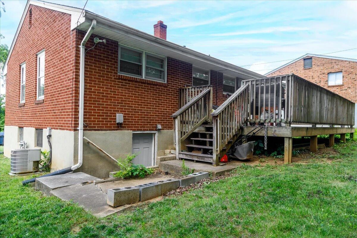 1829 Court ST - Photo 31