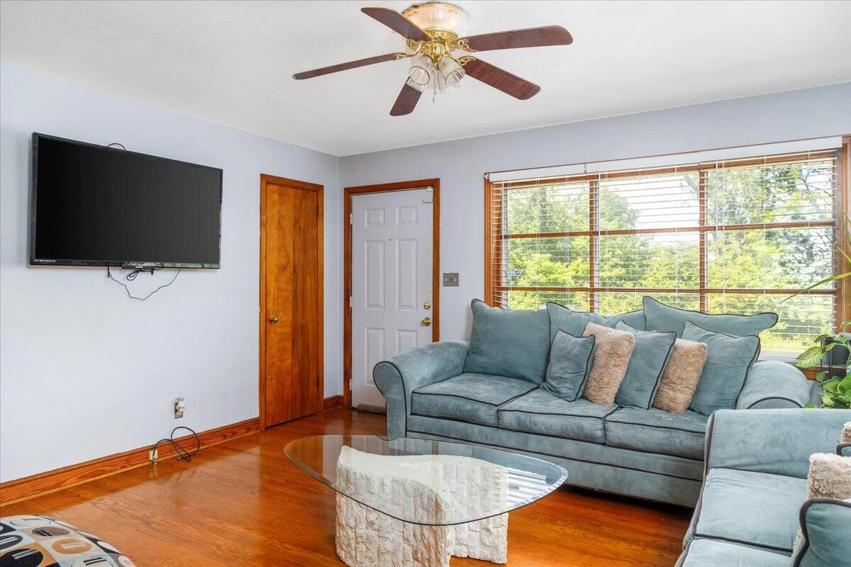 1829 Court ST - Photo 7