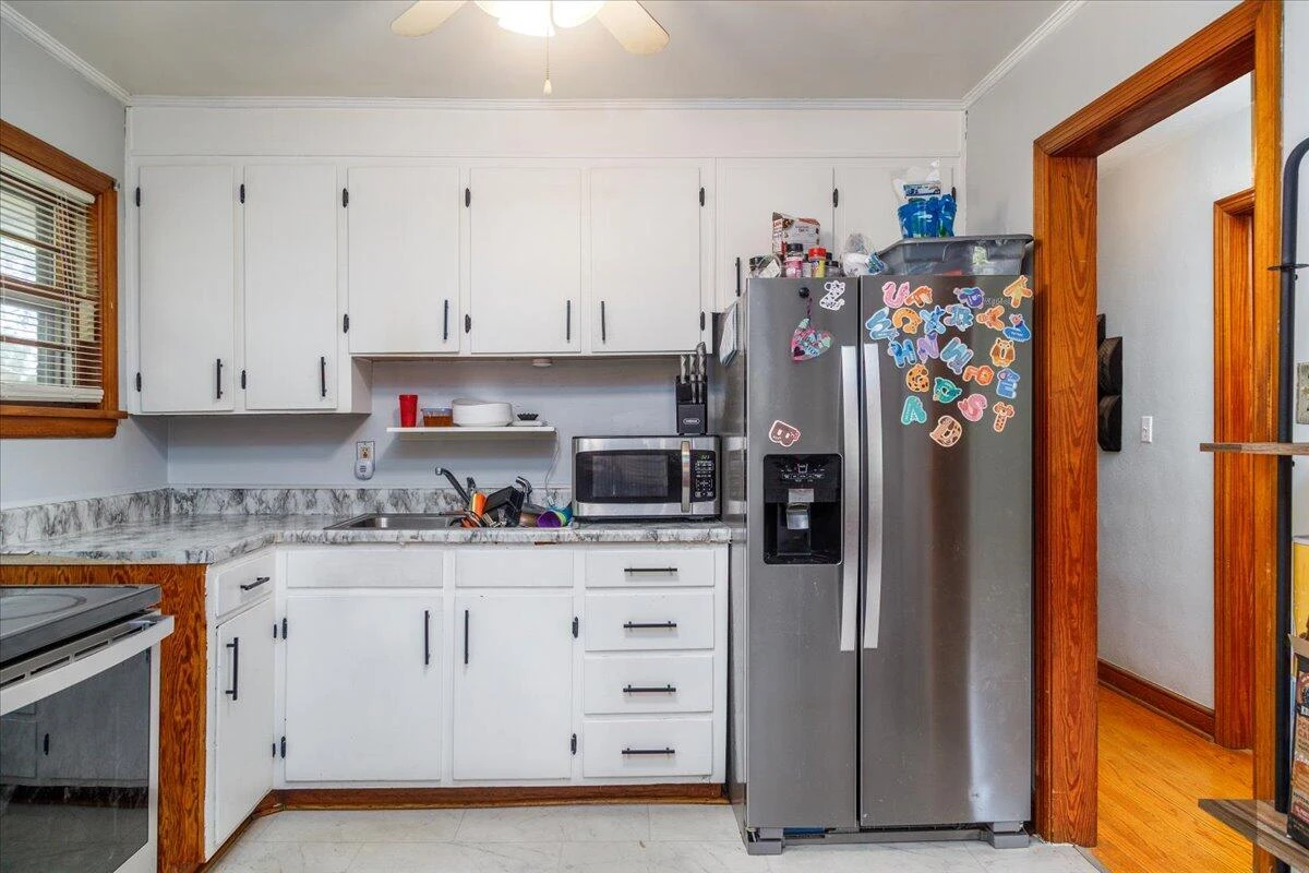 1829 Court ST - Photo 8