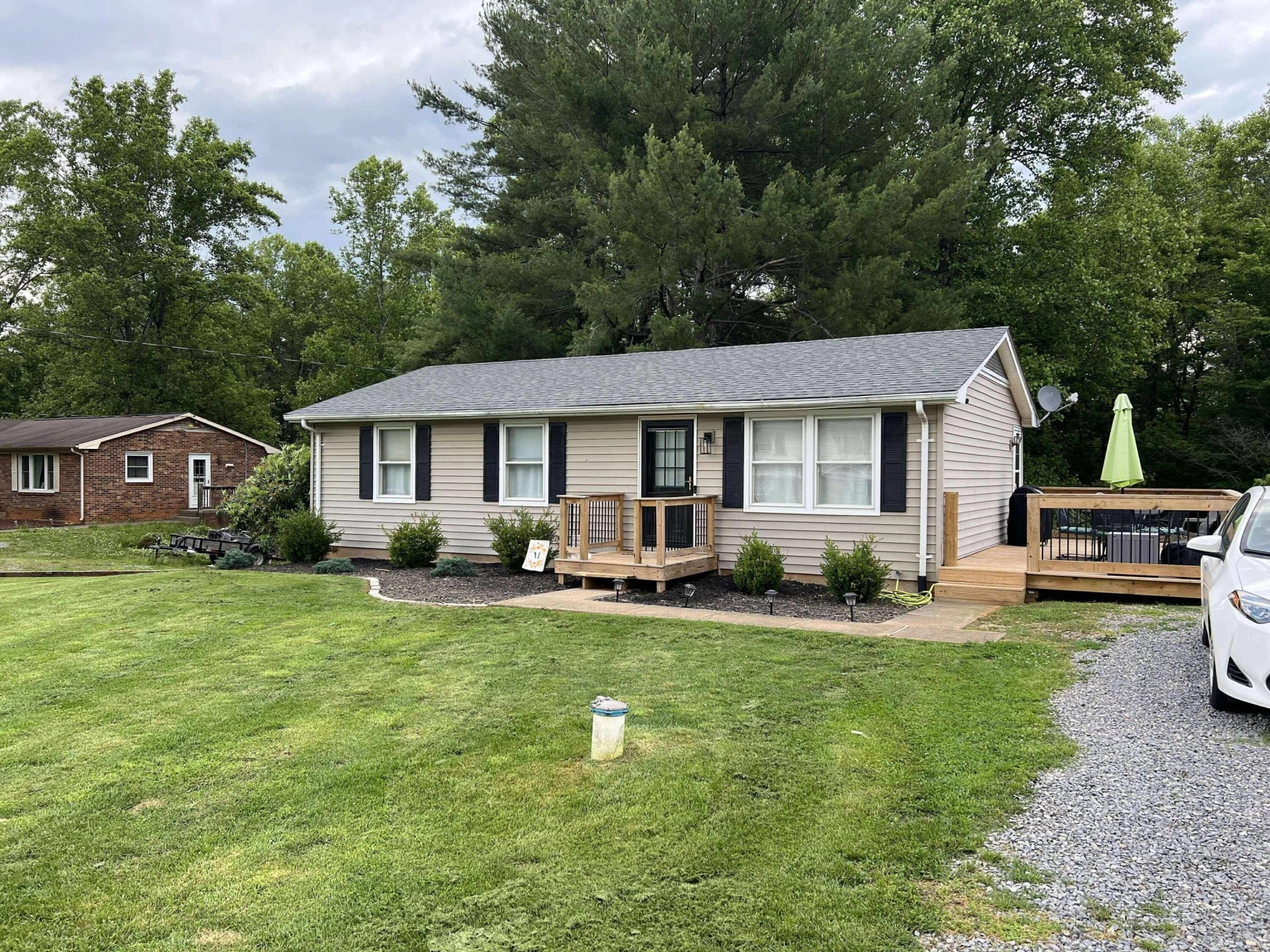 360 Rakes RD - Photo 2