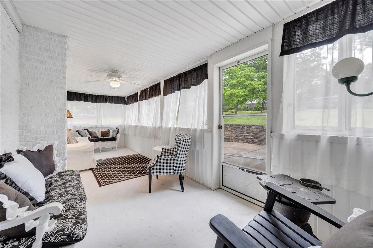 8209 Webster DR - Photo 13