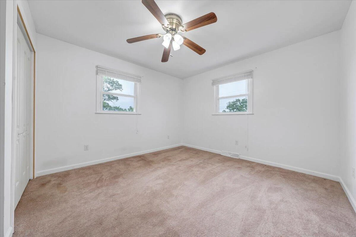 8209 Webster DR - Photo 15