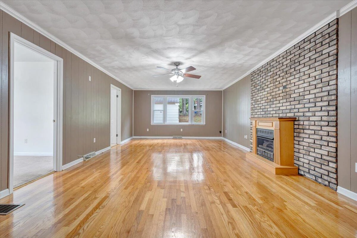 8209 Webster DR - Photo 18