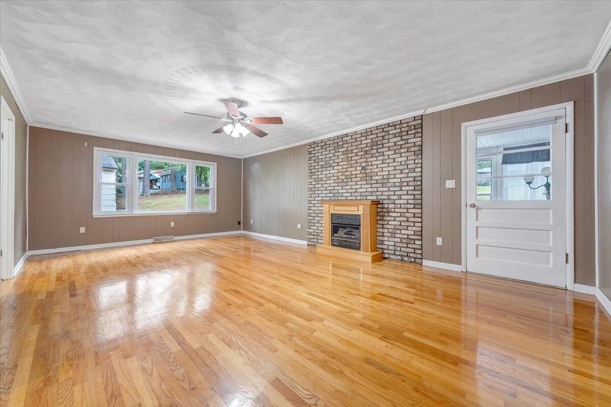 8209 Webster DR - Photo 19