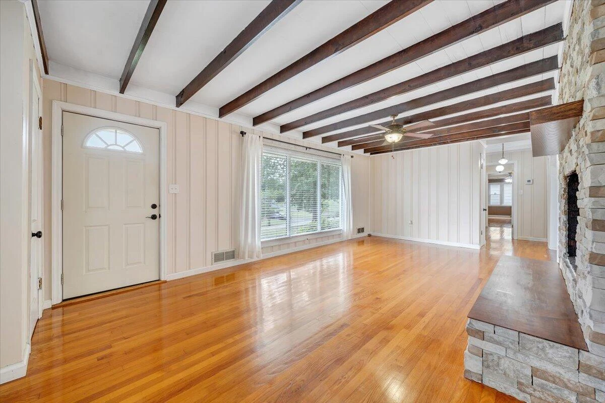 8209 Webster DR - Photo 4
