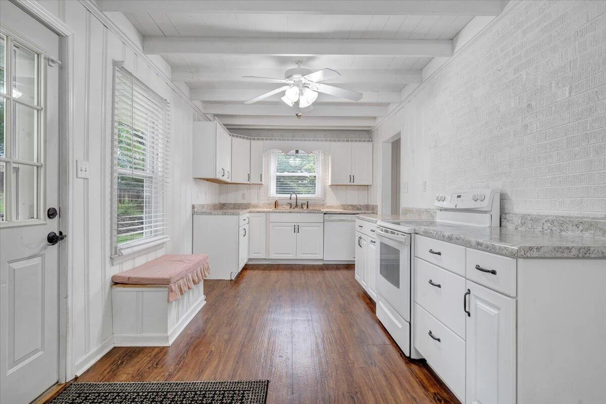 8209 Webster DR - Photo 6
