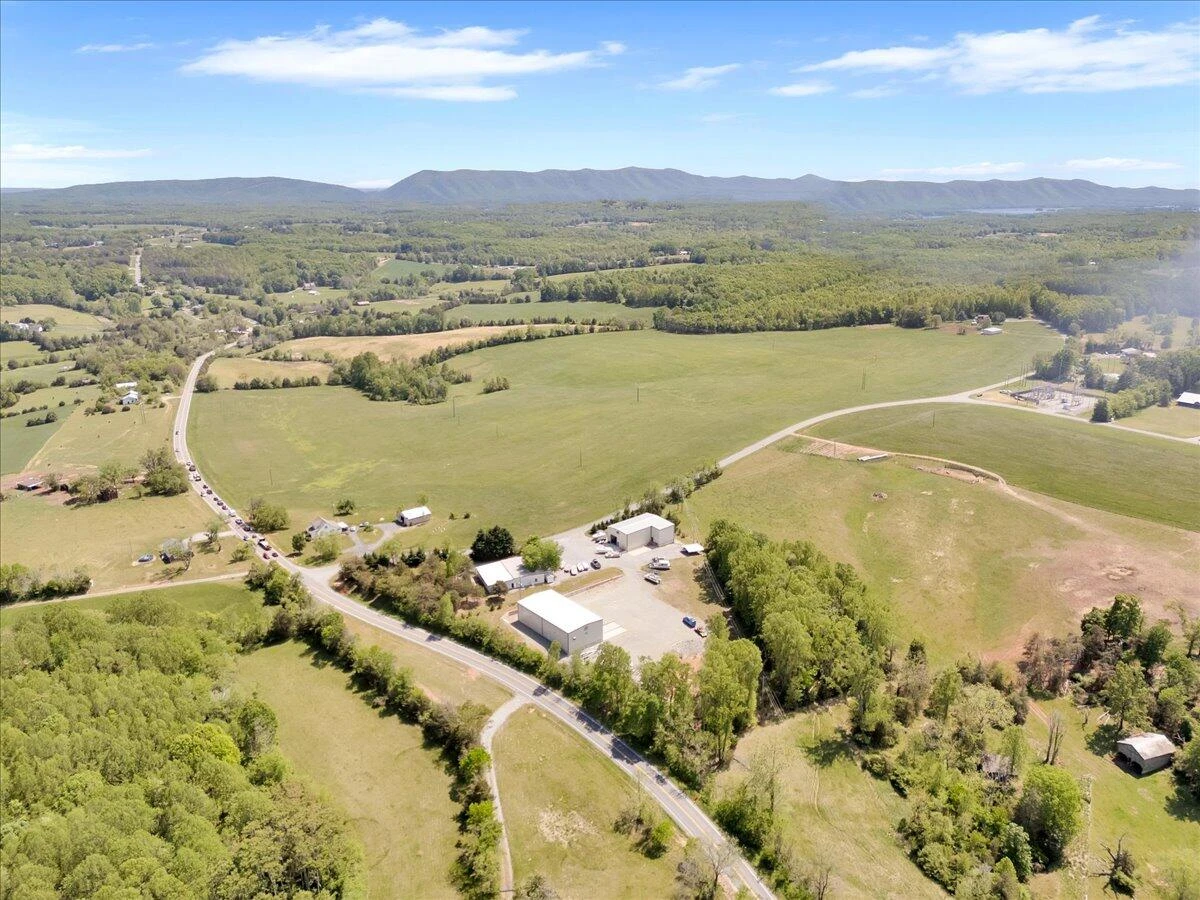 2586 Tuck RD - Photo 17