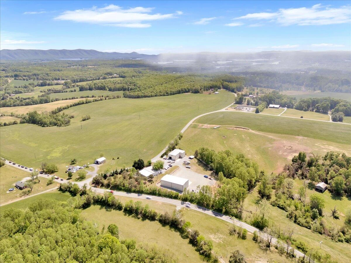 2586 Tuck RD - Photo 18