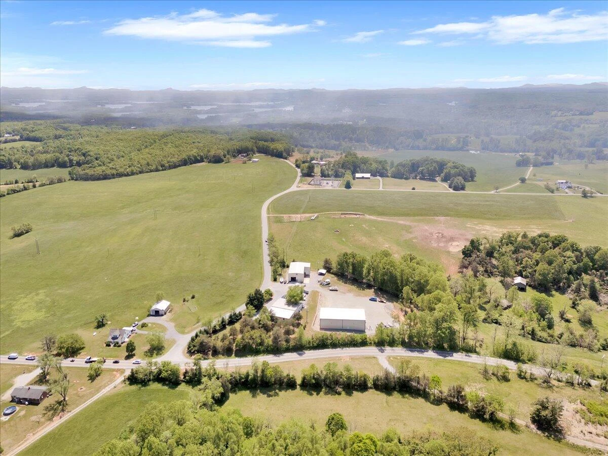 2586 Tuck RD - Photo 19