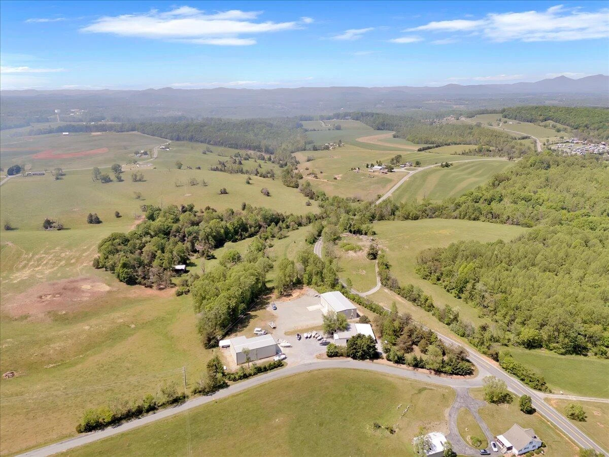 2586 Tuck RD - Photo 21