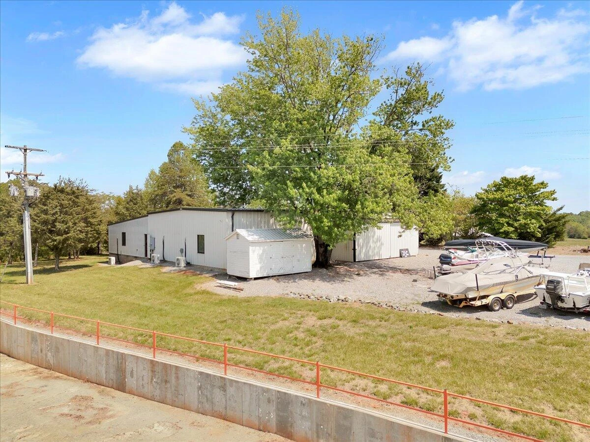 2586 Tuck RD - Photo 24