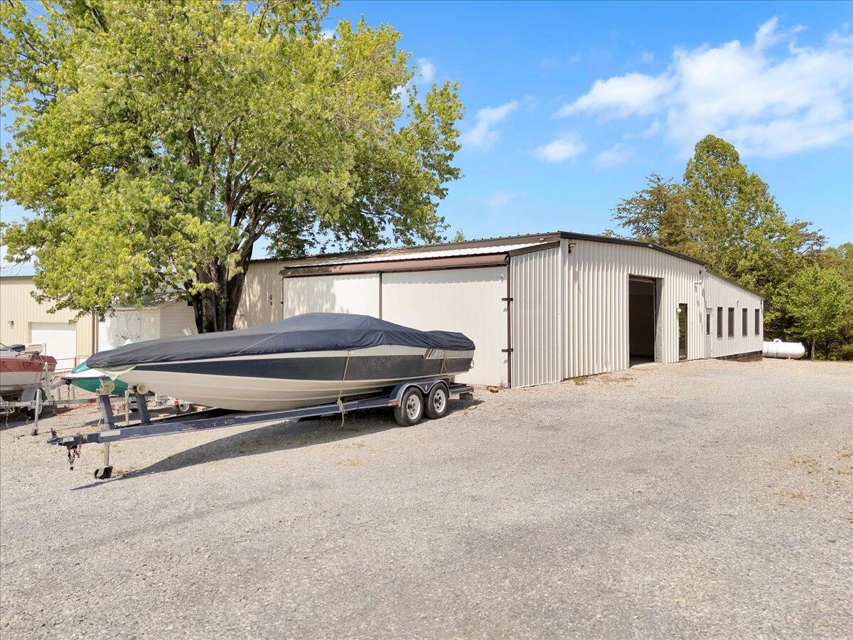 2586 Tuck RD - Photo 25