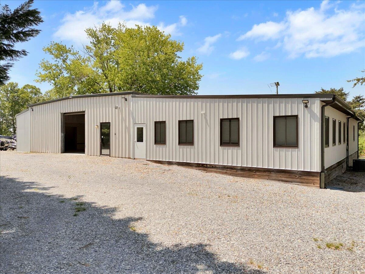 2586 Tuck RD - Photo 26