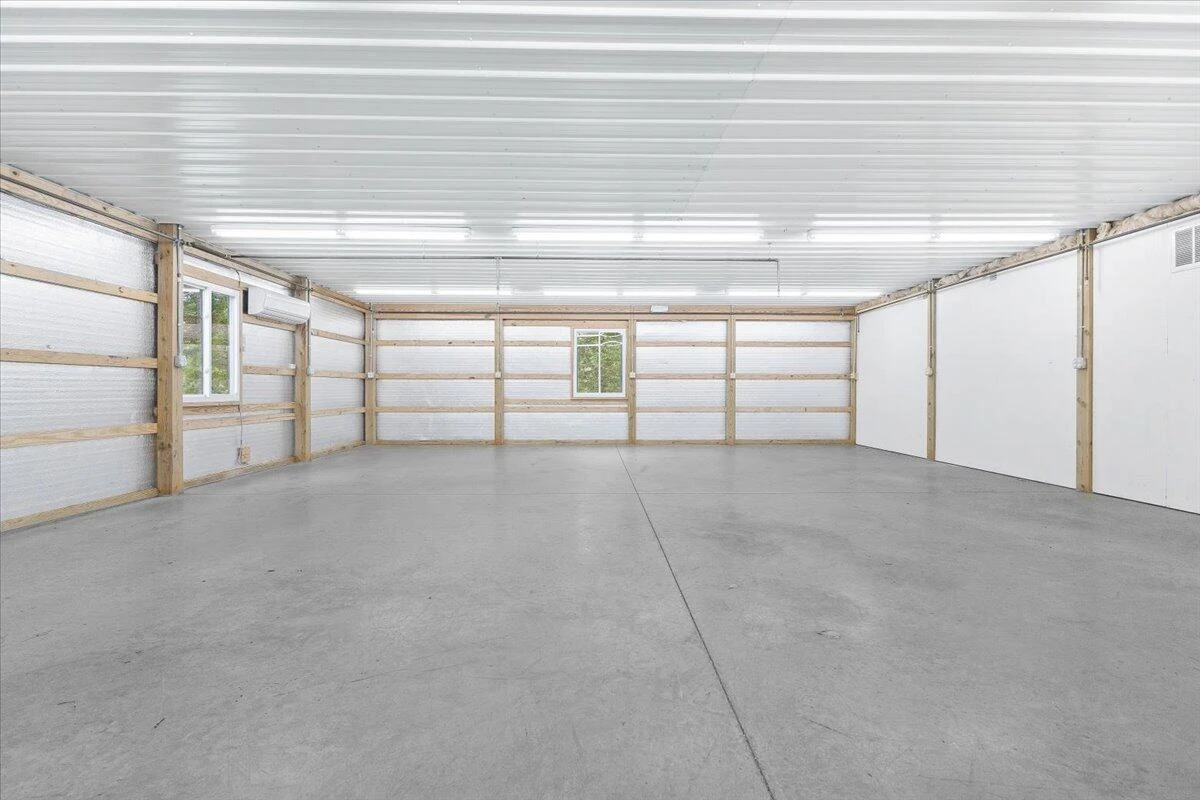 2586 Tuck RD - Photo 33