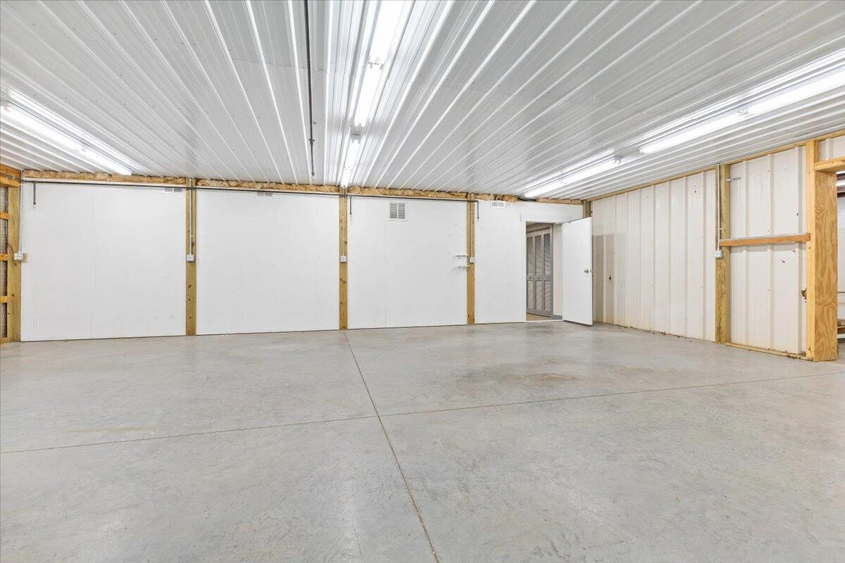 2586 Tuck RD - Photo 34