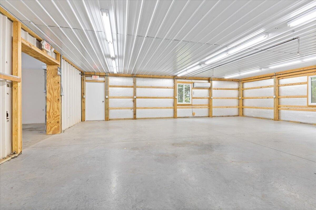2586 Tuck RD - Photo 35
