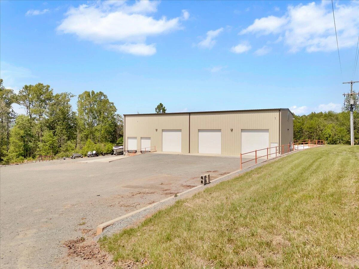2586 Tuck RD - Photo 44