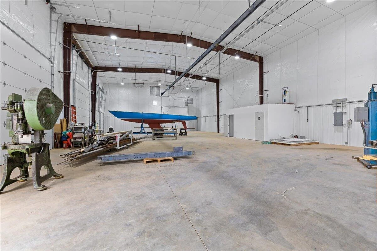 2586 Tuck RD - Photo 48