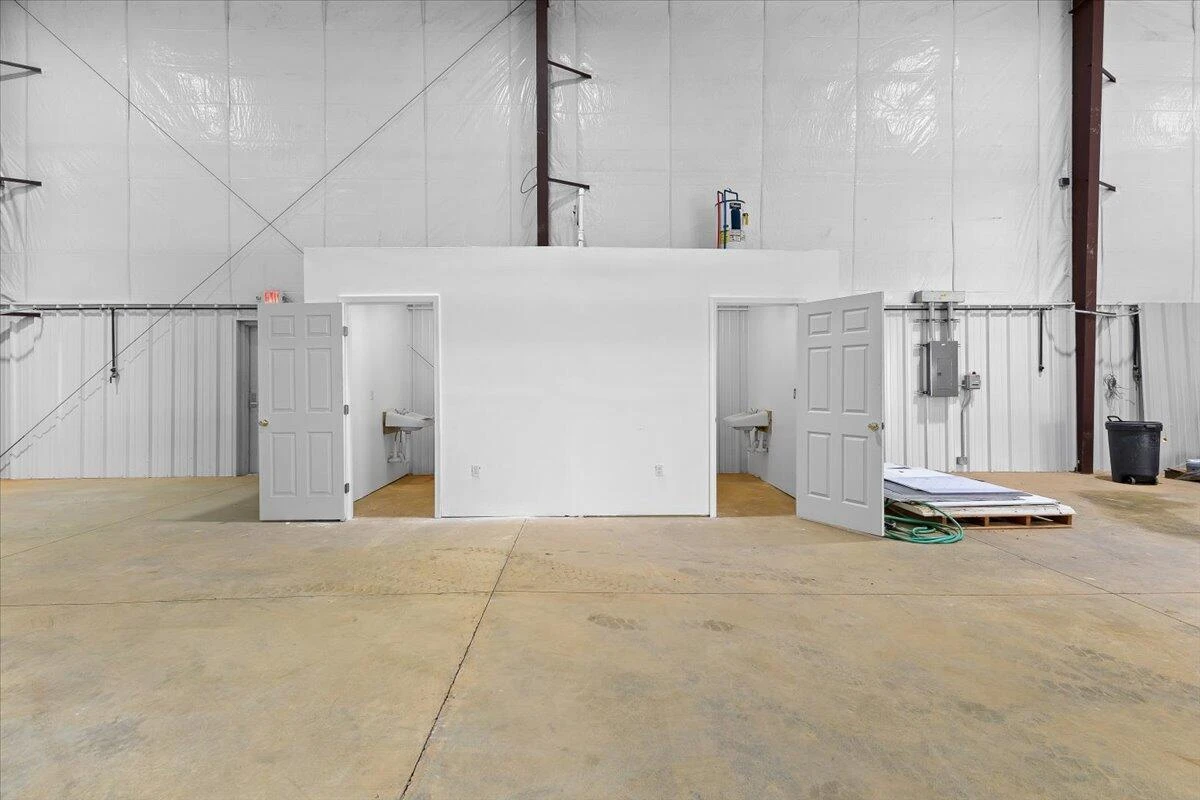 2586 Tuck RD - Photo 49