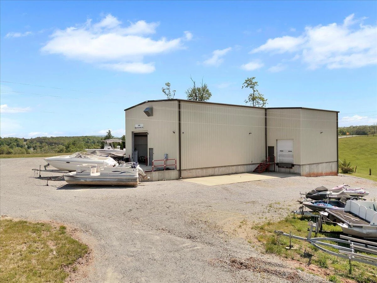 2586 Tuck RD - Photo 52