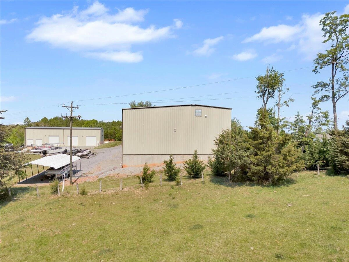 2586 Tuck RD - Photo 10