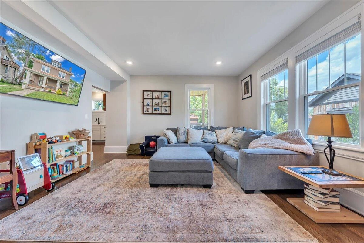 2109 Memorial AVE - Photo 20