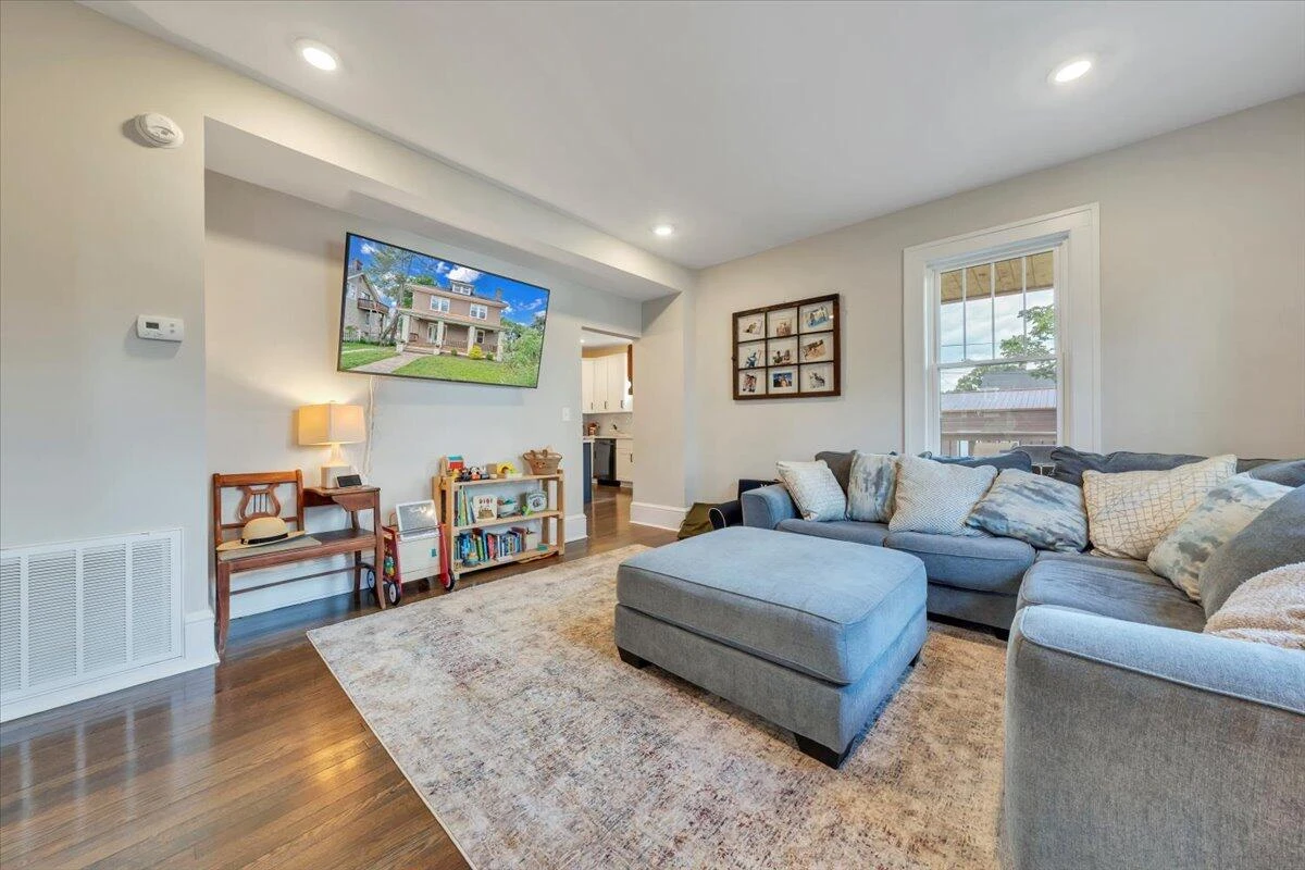 2109 Memorial AVE - Photo 21