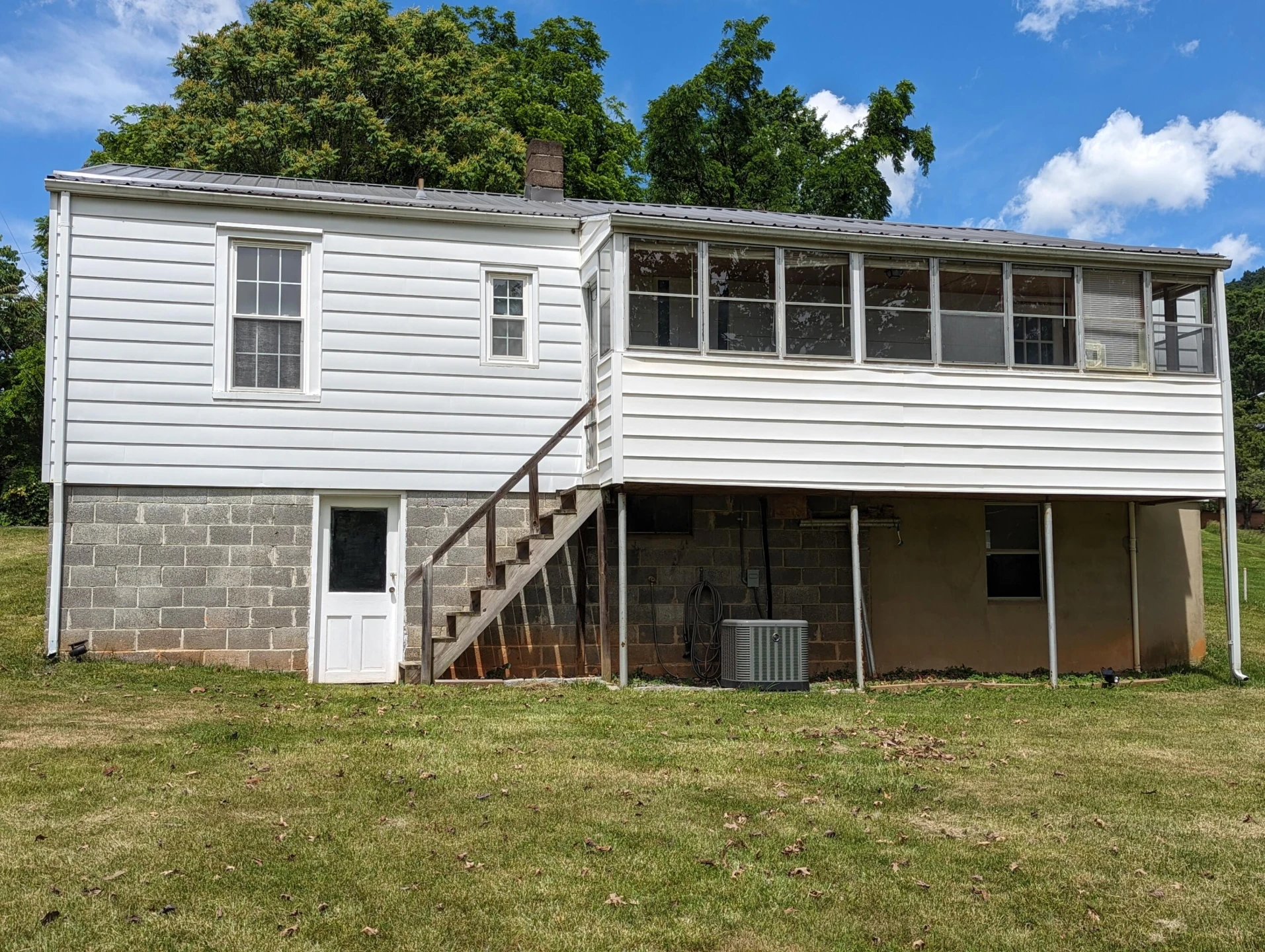150 Harvey ST - Photo 2