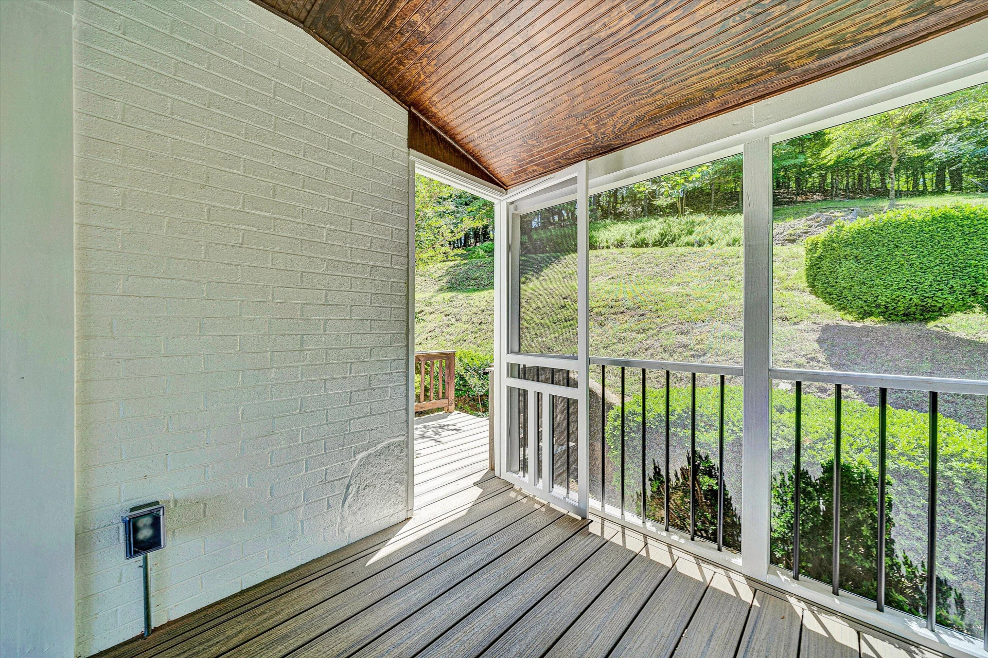 4816 COLONIAL AVE - Photo 18