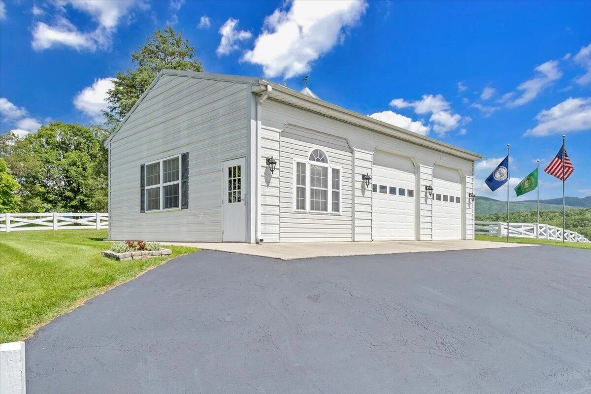 853 Hardbarger RD - Photo 2