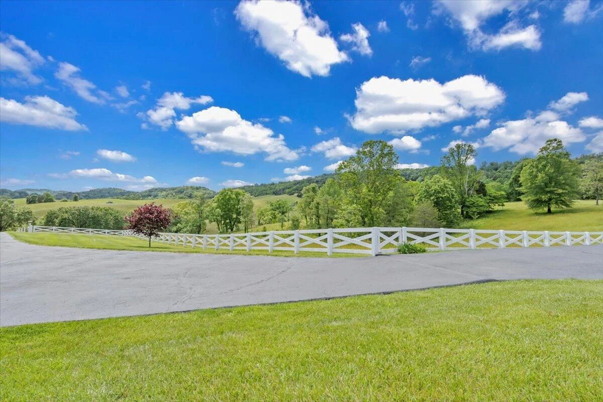 853 Hardbarger RD - Photo 5
