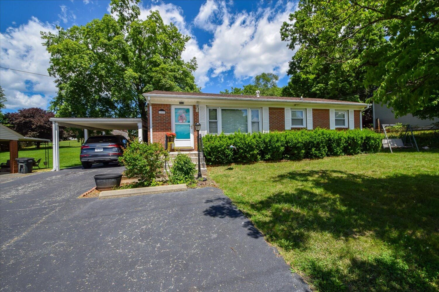 1518 Mountain View RD