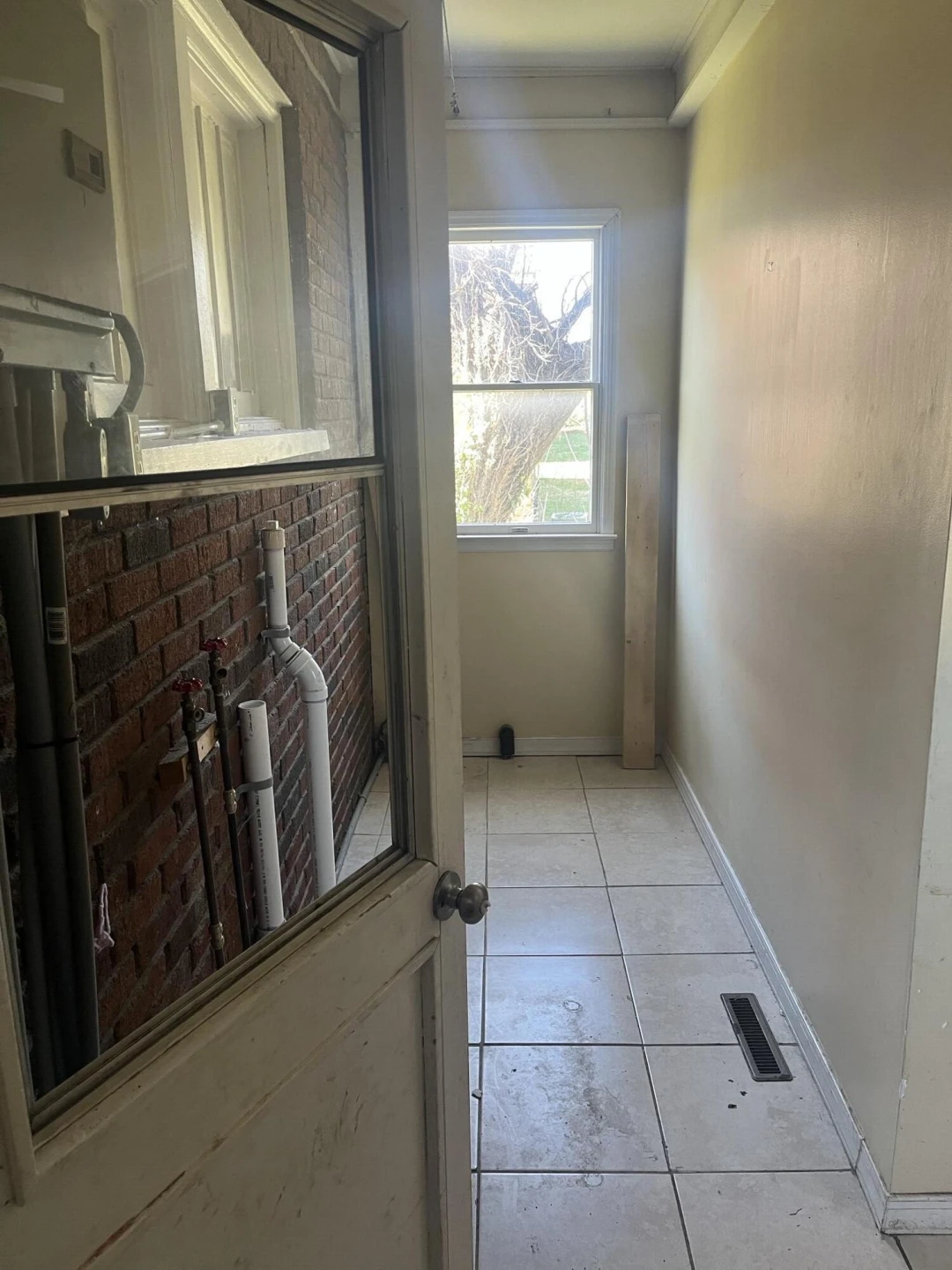 2816 10th ST - Photo 6