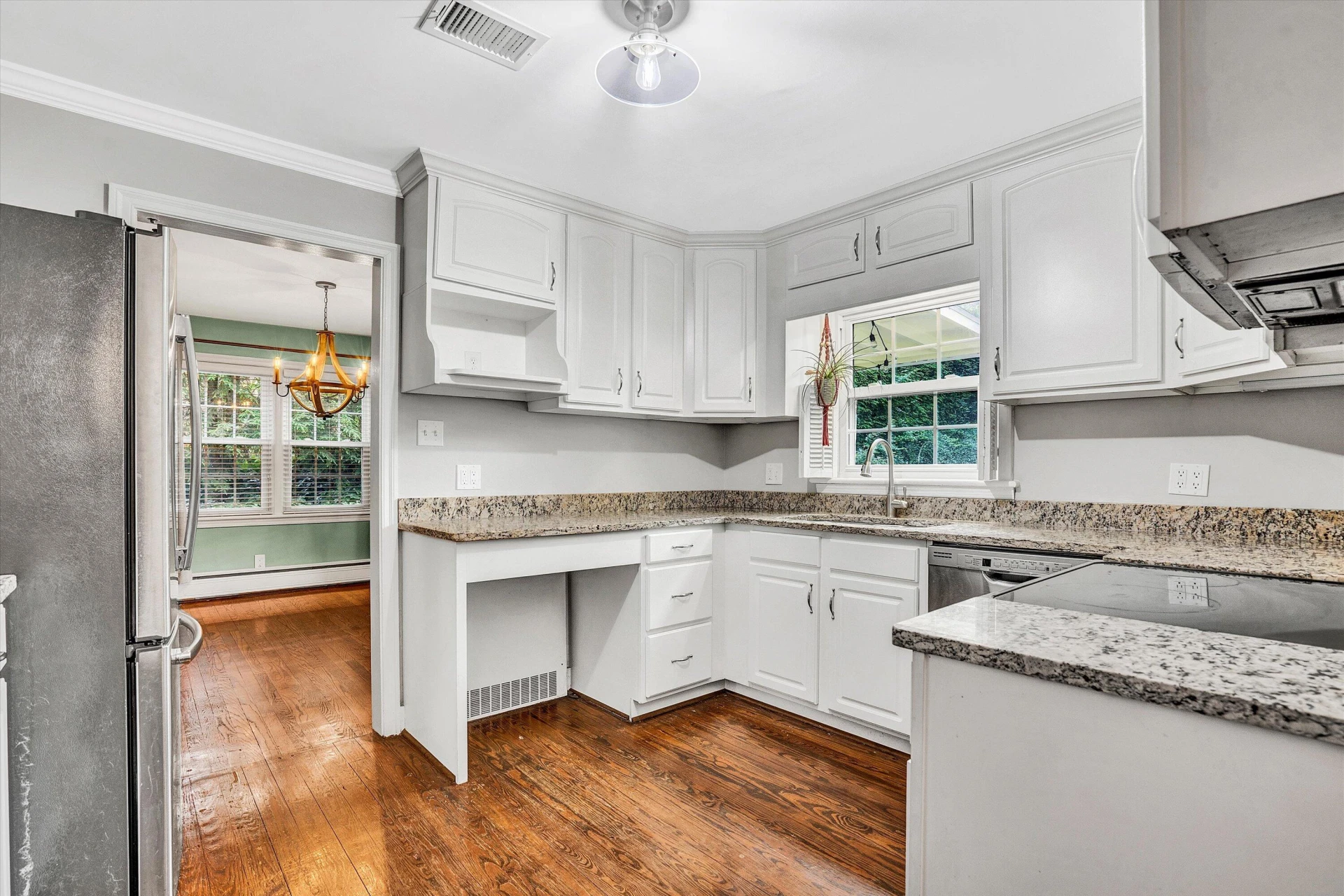 2848 Longview AVE - Photo 12