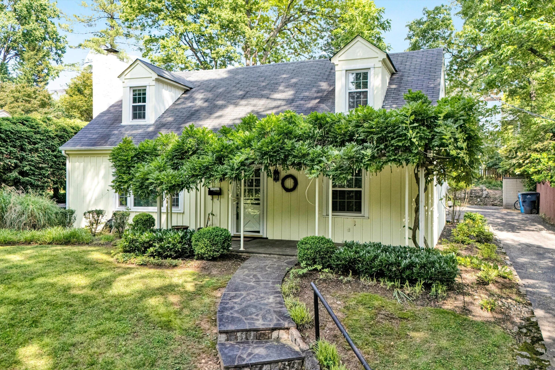 2848 Longview AVE - Photo 2
