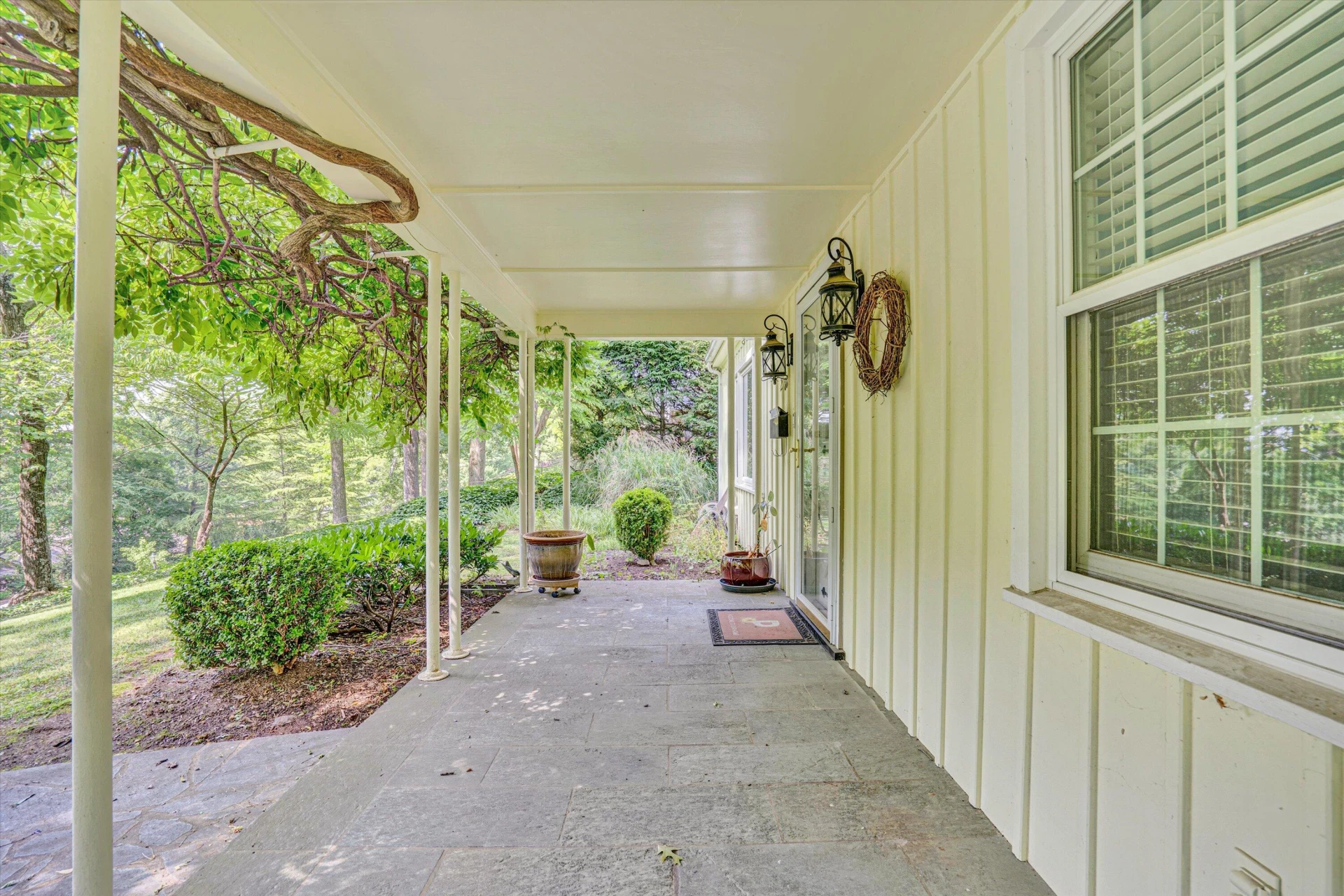 2848 Longview AVE - Photo 4