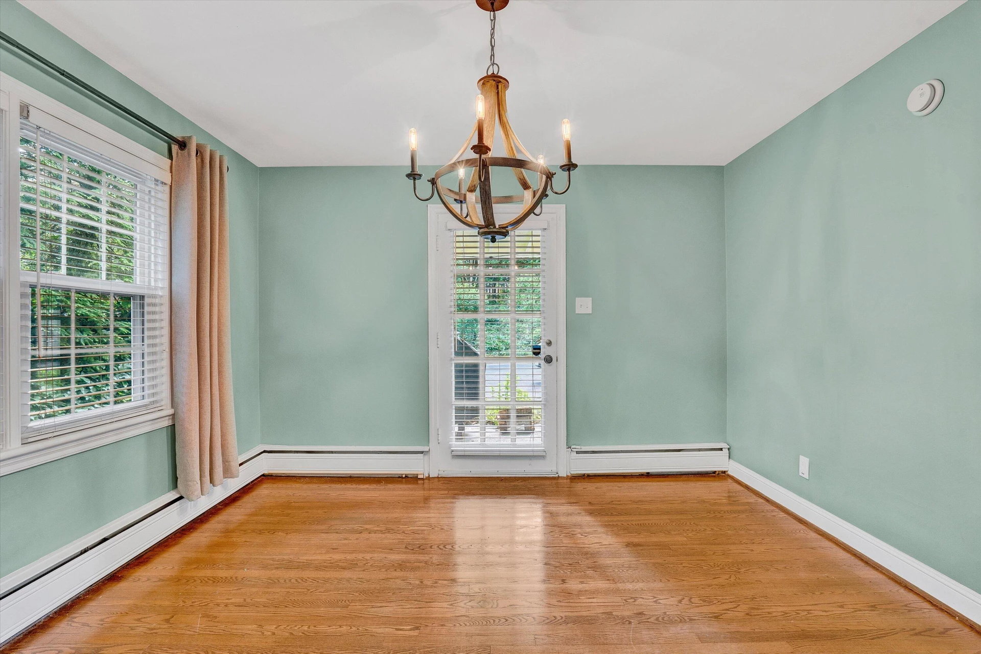 2848 Longview AVE - Photo 8
