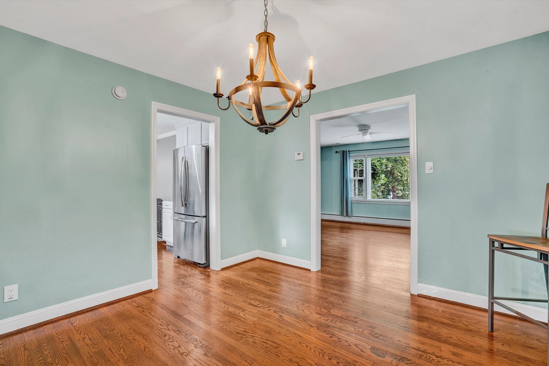 2848 Longview AVE - Photo 9