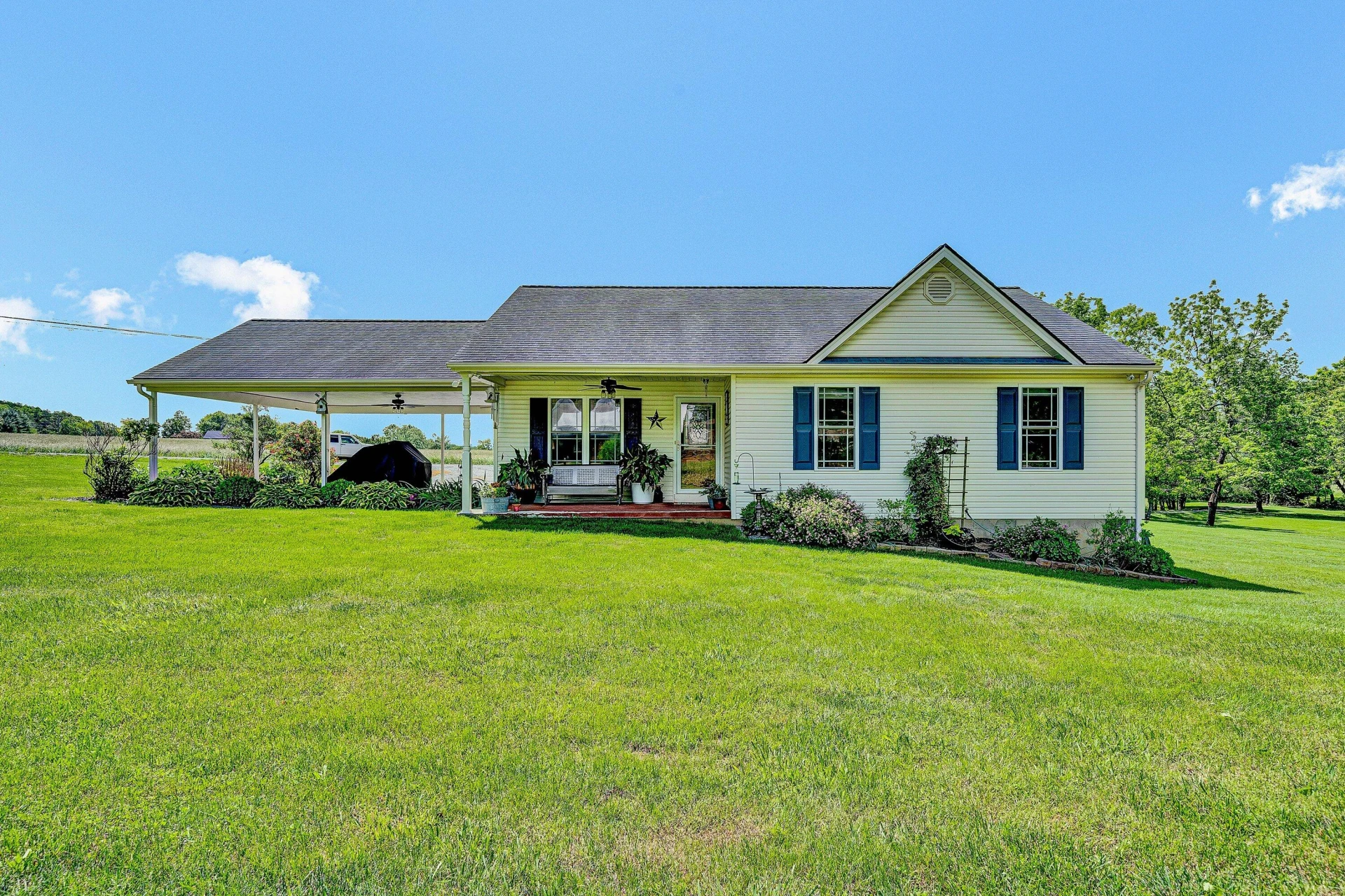 22 Spring Branch LN