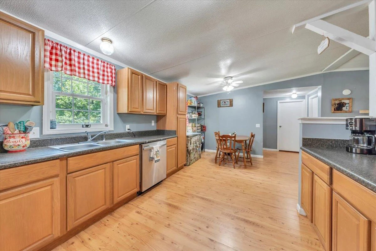 4362 Stewartsville RD - Photo 17