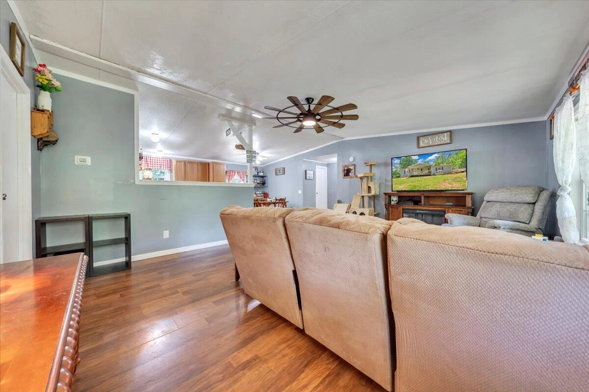 4362 Stewartsville RD - Photo 3