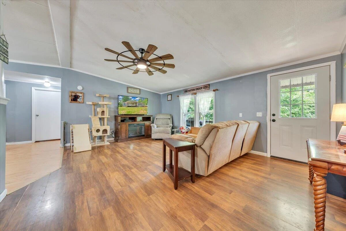 4362 Stewartsville RD - Photo 4