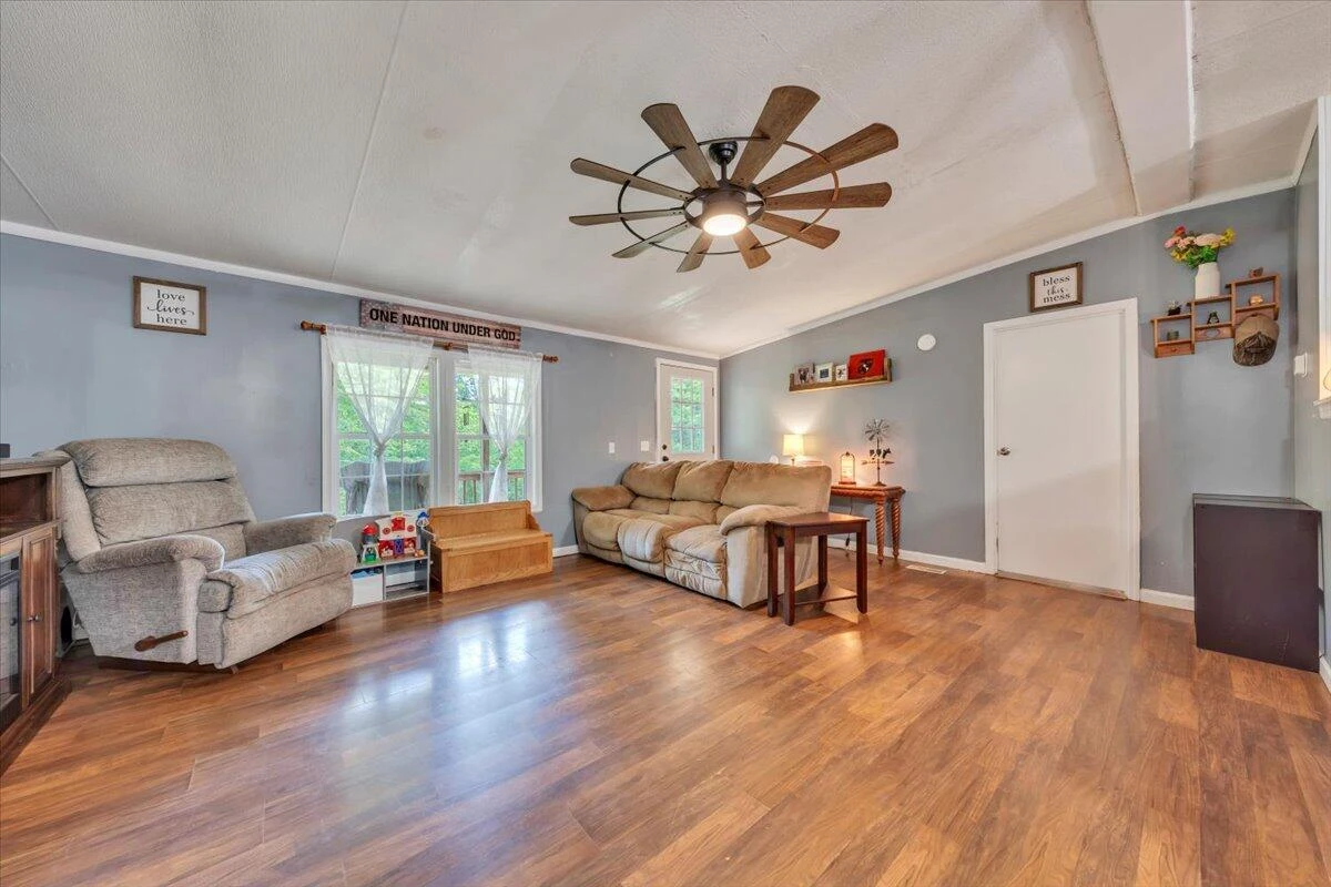 4362 Stewartsville RD - Photo 5